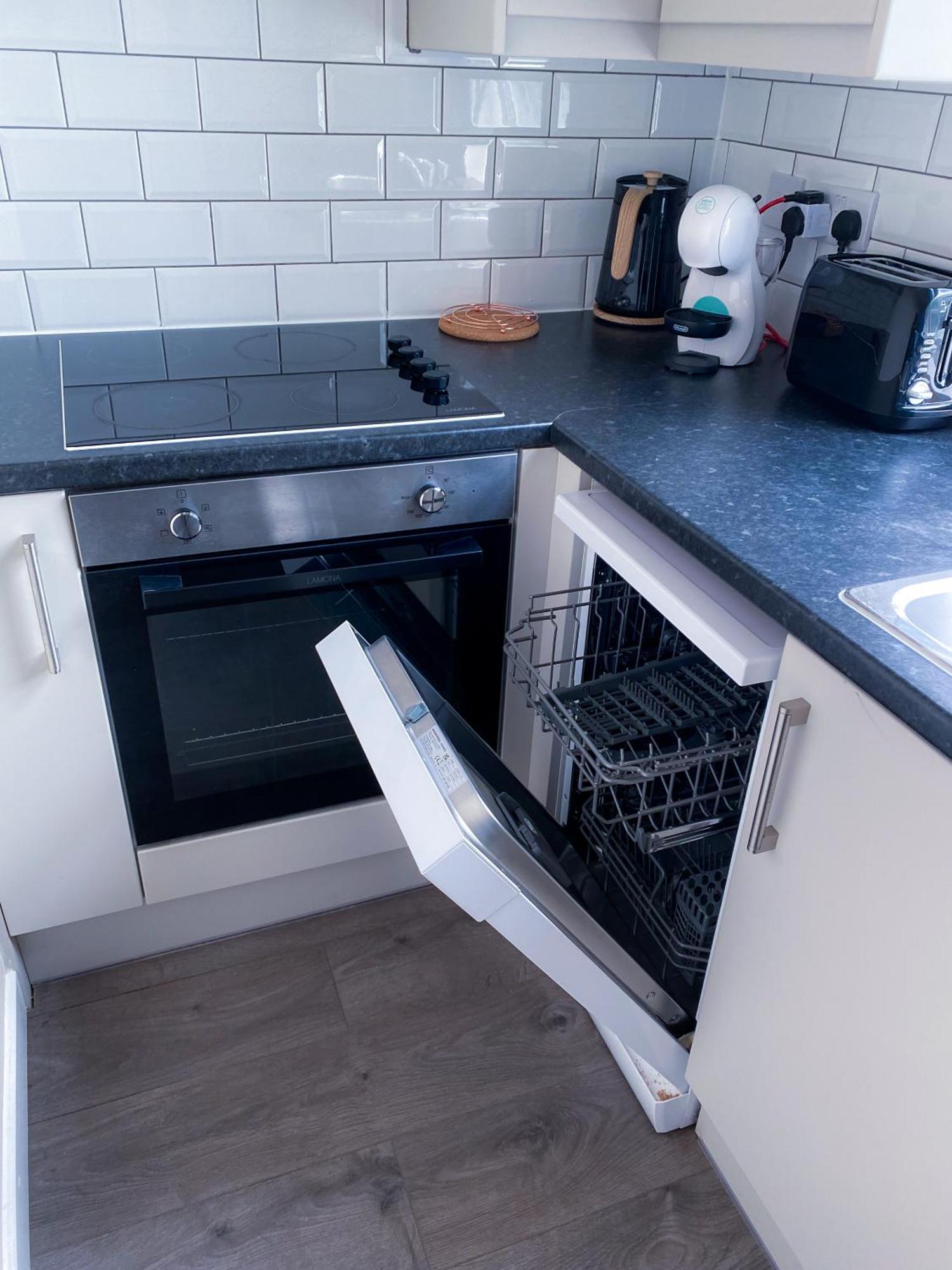 Modern 1 Bedroom Flat In Wood Green London Ngoại thất bức ảnh